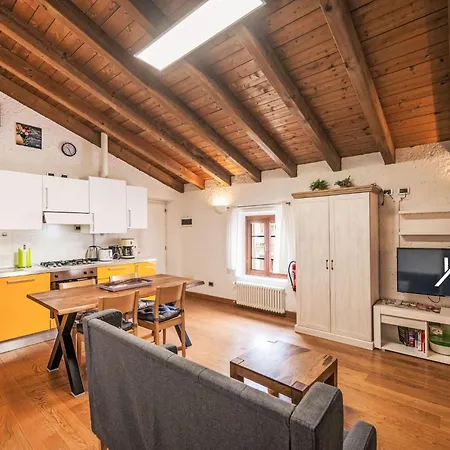 Aly D'angelo - Im Turm By Interhome Bardolino